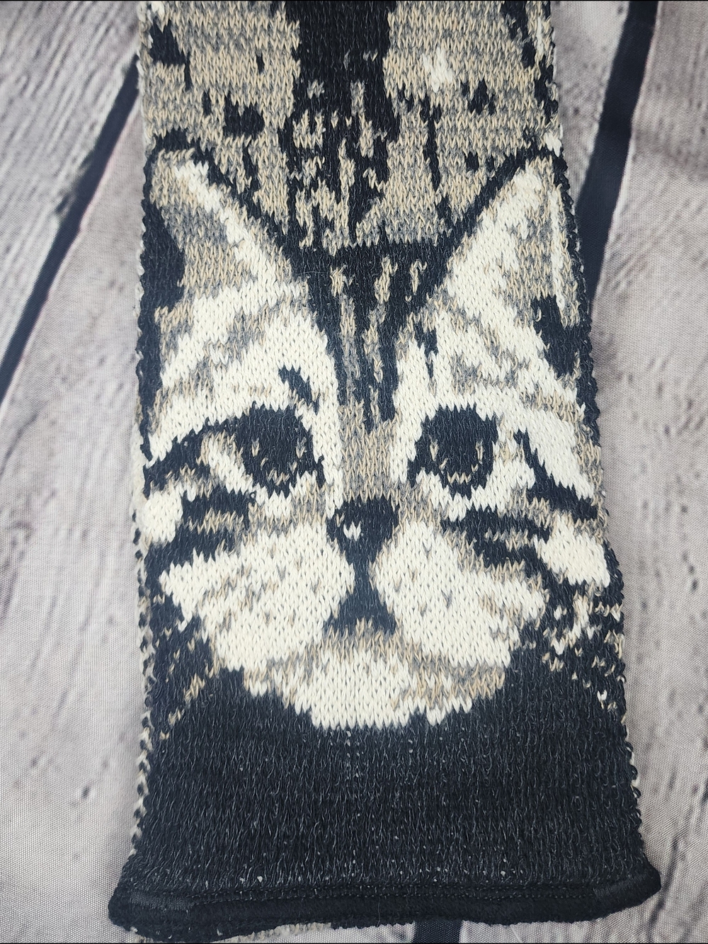Hand-Knit Cat Pattern Scarf - Black & Cream - Picture 3 of 6